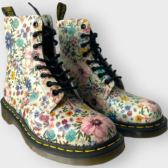 Dr. Martens Pascal Wanderlust Boots Floral Bone Mallow Leather Lace Up US Size 7 - Picture 16 of 16